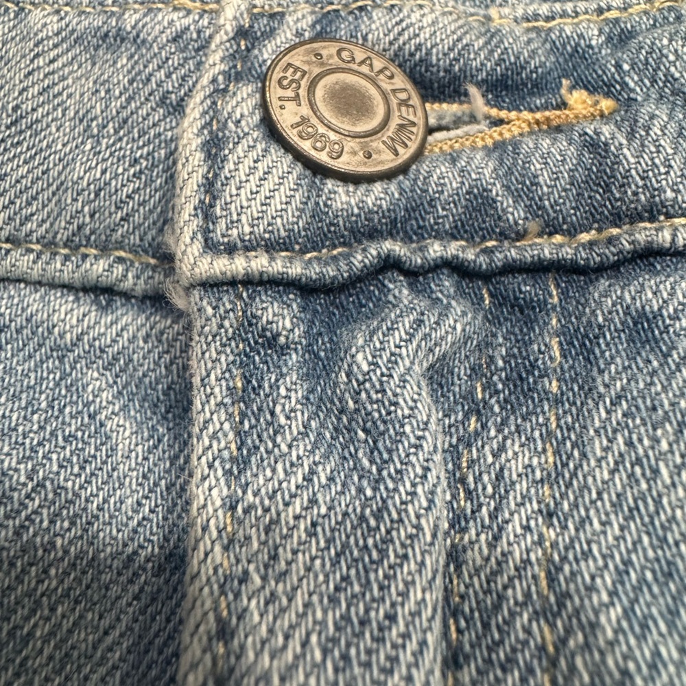GAP Light Blue Relaxed Jeans - Picture 4 of 5